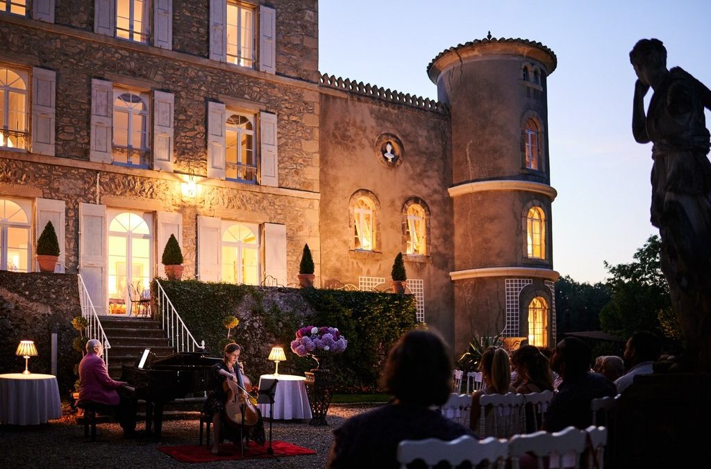 La magie d’une douce soirée d’été à Chavagnac