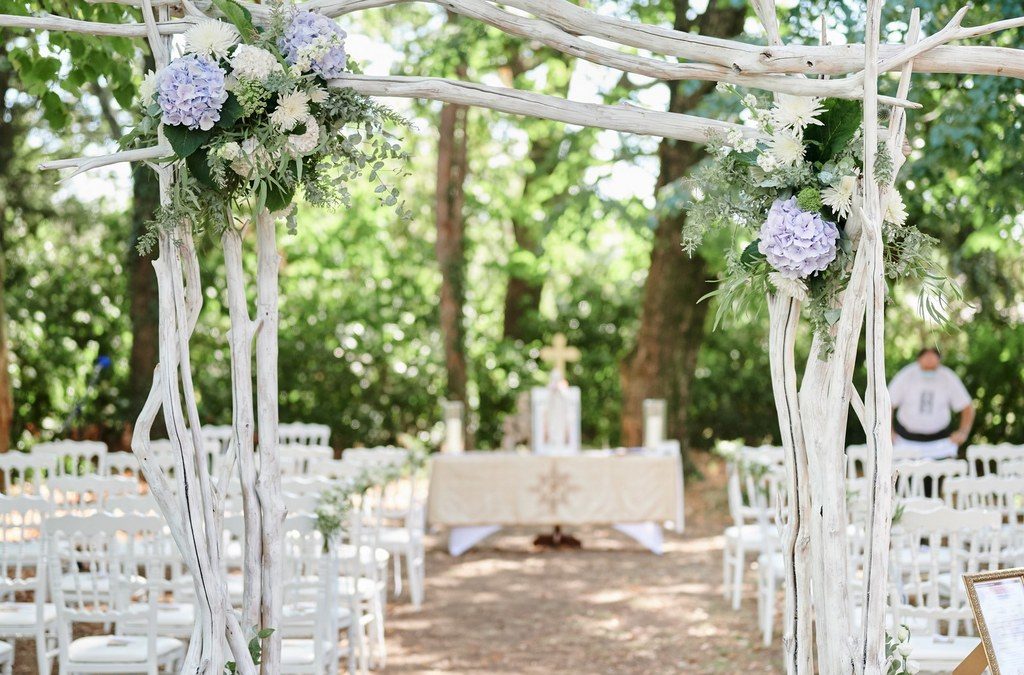 a chic and rural wedding ceremony at Chateau Chavagnac